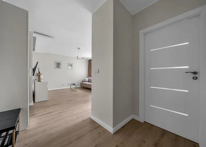 Lejlighed Praga - Parking & Balcony - By Rentujemy Warszawa